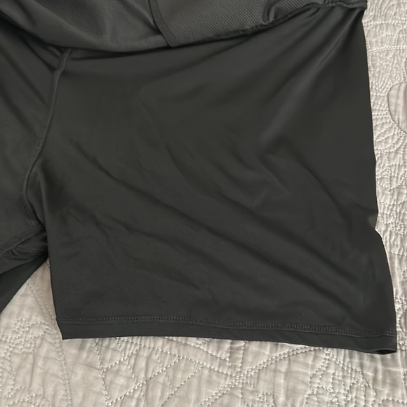 Black large skort elastic waist band two side pockets. - Picture 5 of 7